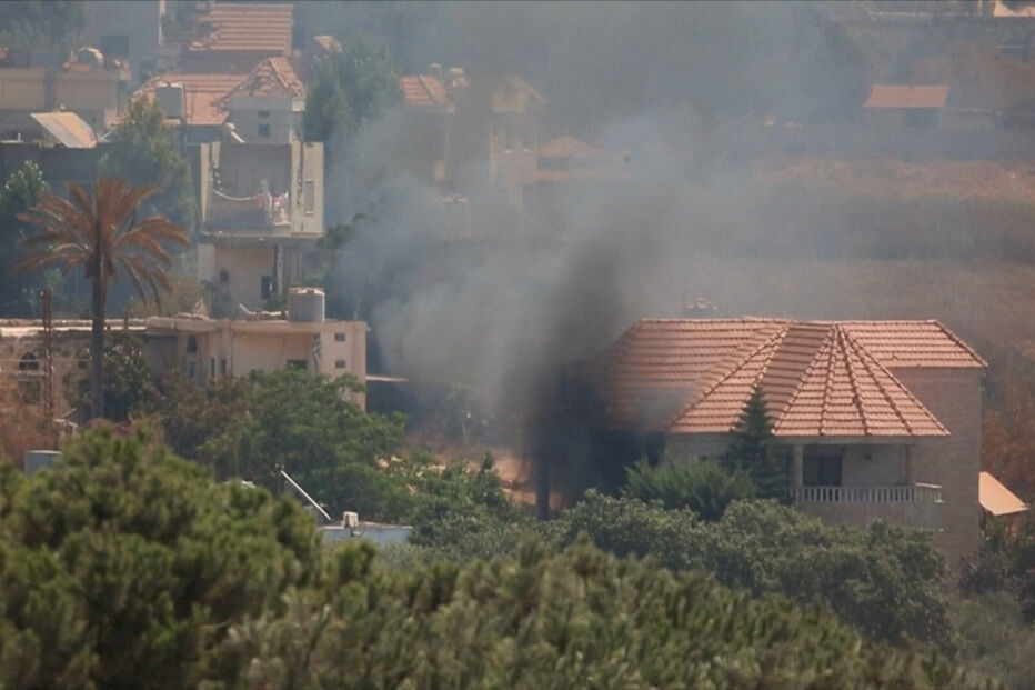 Tropas israelitas destroem edifícios no sul do Líbano
