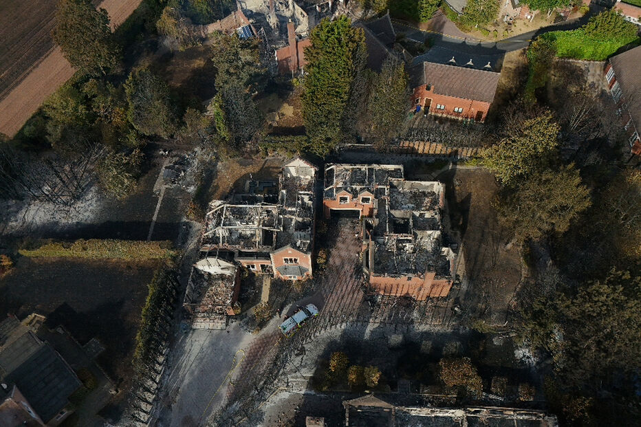 Casas destruídas por um incêndio em Stourbridge, Inglaterra