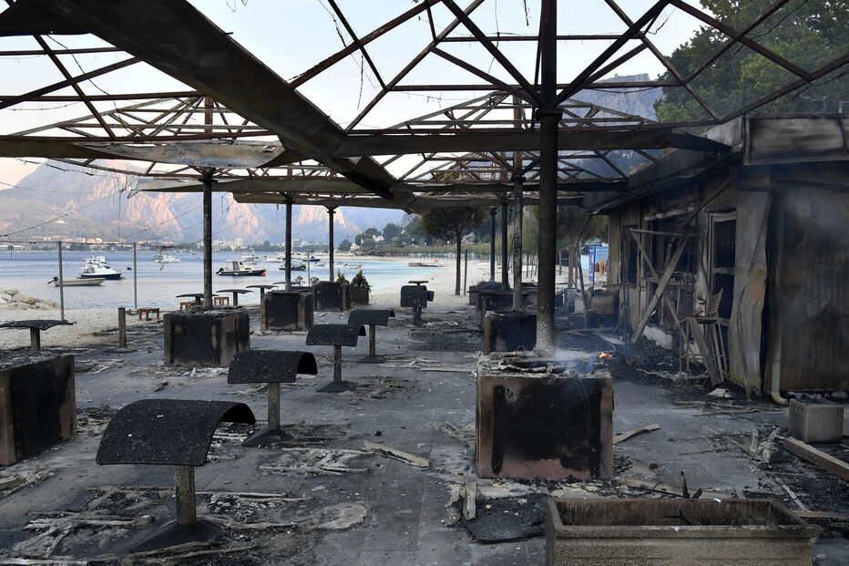 Destruição após incêndios na Croácia