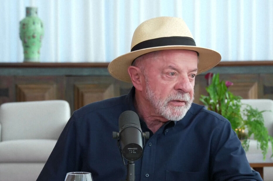 Lula da Silva com chapéu de palha em entrevista
