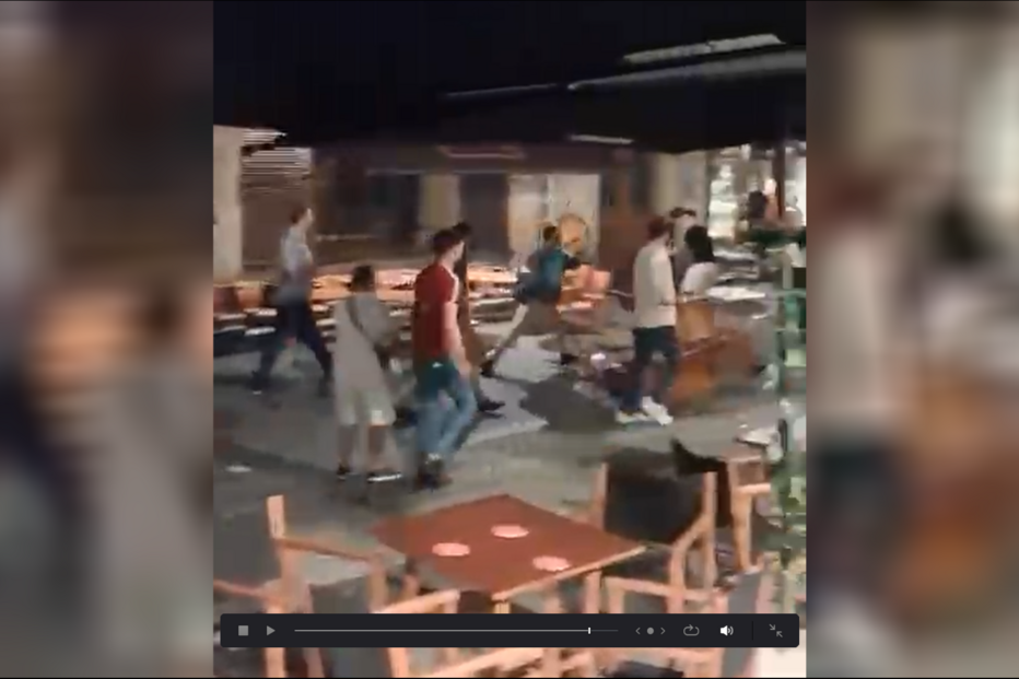 Cadeiras lançadas pelo ar durante rixa na zona da Movida, sexta-feira à noite
