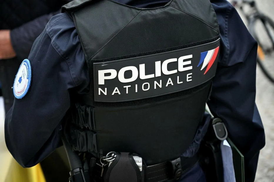 Gendarmaria Nacional fez o transporte dos três feridos de colisão entre dois carros, esta segunda-feira, na região francesa de Vendée
