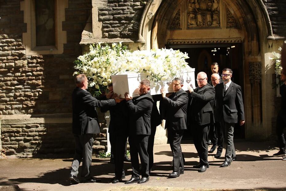Fãs em Portugal prestam homenagem a Bonnie Tyler num adeus emocionado