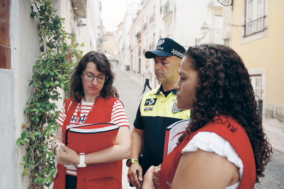 Polícia e voluntários participam em projeto contra solidão em Lisboa