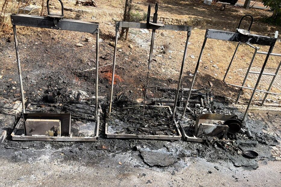 Ecopontos incendiados em Oeiras, PJ investiga