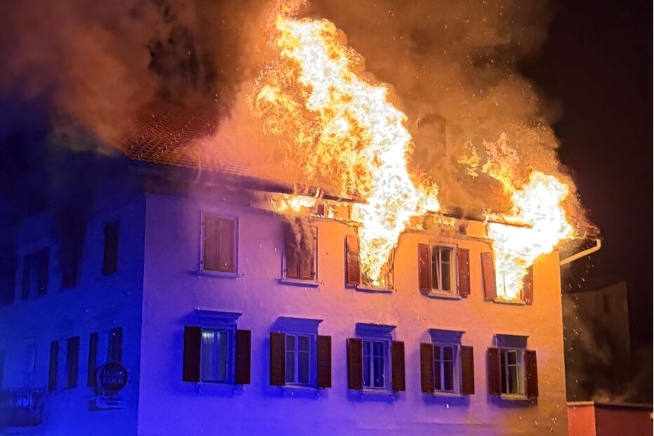 Incêndio deflagra em edifício com apartamentos e restaurante português na cidade de Thusis,na Suíça