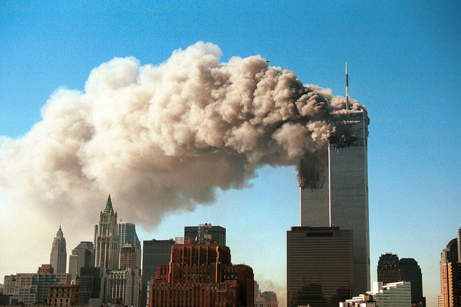 Torres gémeas do World Trade Center durante os atentados do 11 de Setembro de 2001 