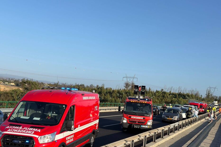 Quatro feridos em colisão entre seis viaturas em Albergaria-a-Velha