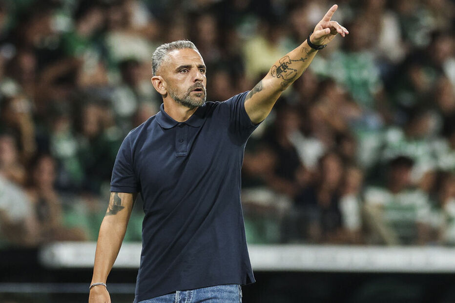 Rui Borges a dar indicações em Alvalade