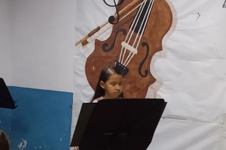 Violinista morre aos nove anos após tocar no Vaticano