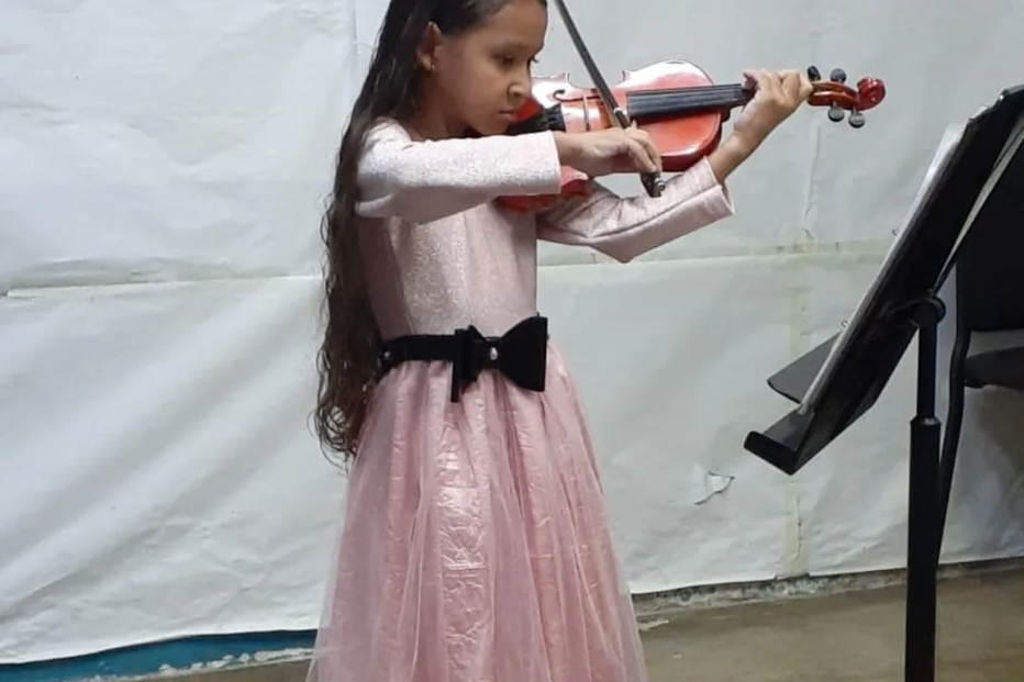 Menina violinista morreu aos nove anos, conhecida por tocar para o Papa