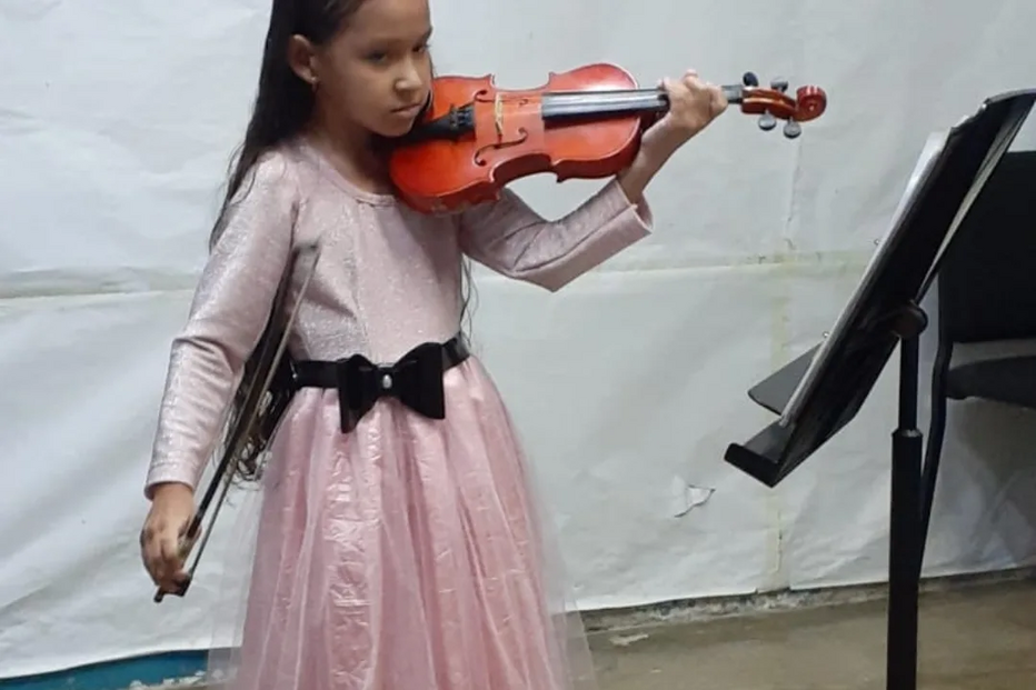 Violinista morre aos nove anos após tocar para o Papa no Vaticano em 2025
