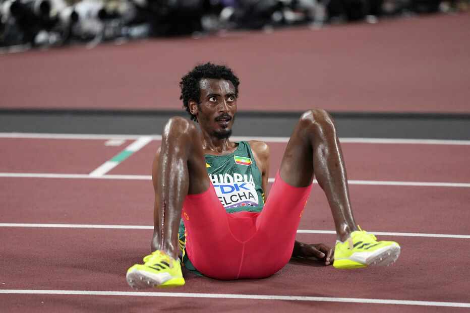 Ethiopia's Yomif Kejelcha reacts after crossing the finish line to win the silver medal in the men's 10,000 meters final