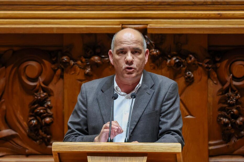 O secretário-geral do Partido Comunista Português, Paulo Raimundo, intervém na