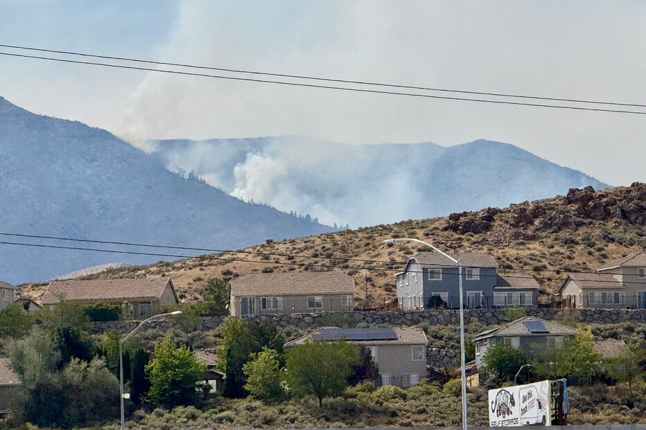 Incêndio florestal no oeste dos EUA obriga à retirada de 40 mil pessoas
