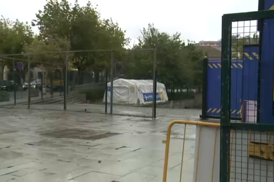 Uma mulher ficou ferida, esta segunda-feira, na sequência da queda de uma estrutura metálica em Viseu