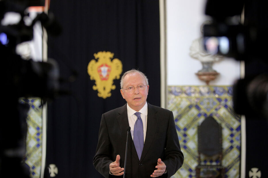 Antigo ministro da Saúde acumula pensão de 5524 euros com salário de 3000 euros