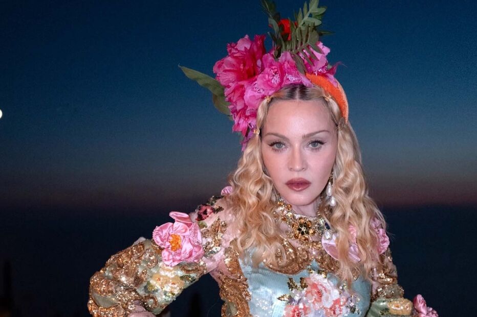 Madonna celebra 68 anos na Grécia com família e namorado