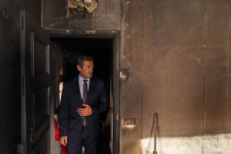 André Ventura visitou sede do Chega em Évora que ardeu