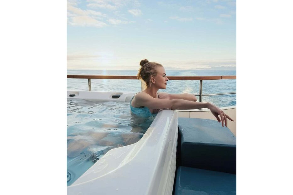 Nicole Kidman relaxa num jacuzzi na Islândia