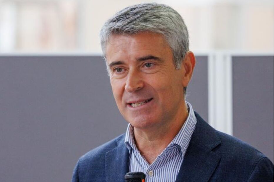O secretário-geral do Partido Socialista (PS), José Luís Carneiro, intervém