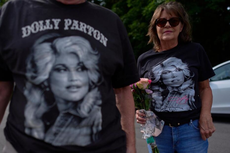 Homenagem a Dolly Parton em várias frentes, com fãs a expressar saudade