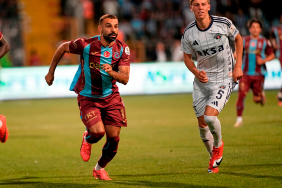 Salah assinou contrato milionário com o Trabzonspor