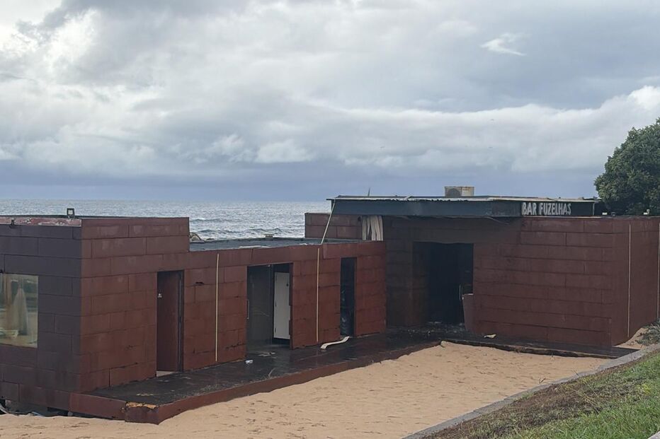 Incêndio provoca danos avultados em bar da praia em Leça da Palmeira