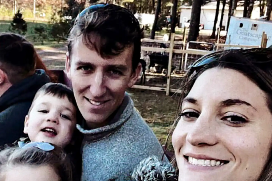 Patrick e Lindsay Clancy com os filhos .png