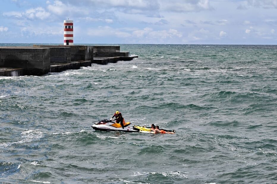 Homem resgatado do mar no Porto 