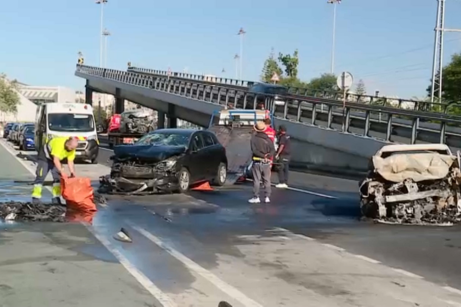 Três vítimas de um acidente junto à Torre de Belém, este sábado, foram transportadas para o hospital