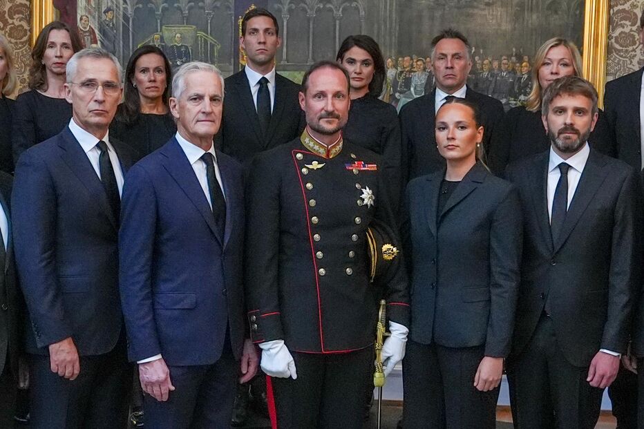 Haakon VIII, o novo rei da Noruega, enfrenta o desafio de restaurar a imagem da Casa Real
