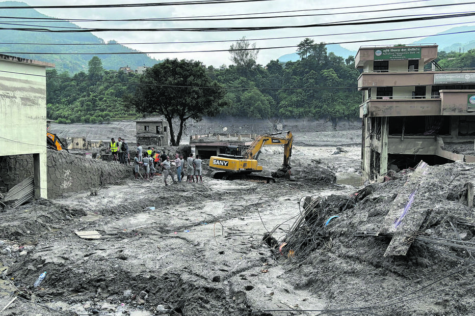 Corrida contra o tempo para salvar vidas no Nepal