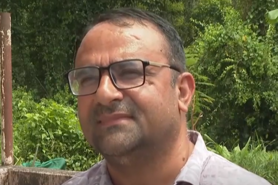 Rajendra Dawadi tomou a decisão de suspender as aulas e ordenar a subida imediata para zonas mais altas