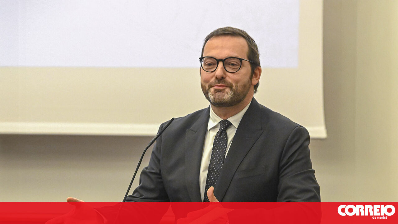 Reitor da U.Porto avisa caloiros que podem ser anti-praxe e que há ajuda na saúde mental