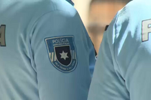 Polícias filmados a dar pontapé nos genitais e bofetada a homem. PSP abre inquérito