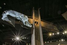 Um trabalhador chamado Frank Silecchia encontrou, a 13 de setembro, duas peças de aço que formavam uma cruz no meio dos destroços.   A estrutura tinha cerca de cinco metros de altura e acabou por se tornar um símbolo religioso para muitas das pessoas que trabalhavam em Ground Zero. 