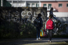 Crianças de dez anos sem transporte seguro para a escola em Palmela