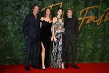  Cindy Crawford, Rande, Presley e Kaia Gerber 