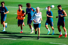 Jesus dá o exemplo no primeiro treino