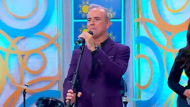 Costinha canta em direto do 'Olá, Bom Dia!' novo tema 