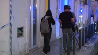 Tudo o que se sabe sobre o caso do jovem que matou a mãe em Algés para proteger a irmã de 4 anos