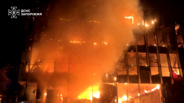 Ataque russo atinge prédios e centro comercial em Zaporijia