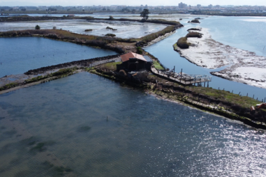 Casa da ilha equipada com piscina e gerador