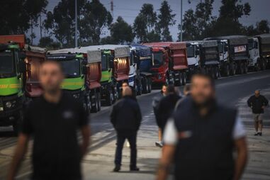 Camiões em marcha lenta contra preço dos combustíveis