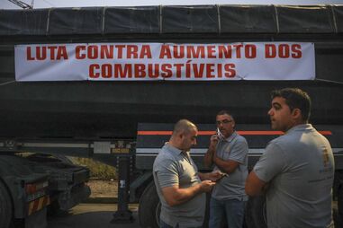 Camiões em marcha lenta contra preço dos combustíveis