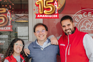 A rede de lojas Amanhecer está a comemorar 15 anos com muitos prémios.