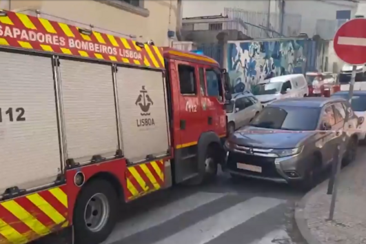 Mulher ferida em acidente com tuk-tuk em Lisboa 