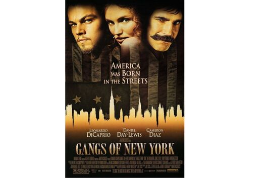 Gangues de Nova Iorque, de Martin Scorsese, com estreia marcada para o Natal de 2001, foi apenas exibido nas salas de cinema em dezembro de 2002, por se focar na cidade de NY.