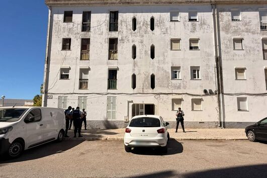 Grupo invade casa para matar irmãos à facada em Olhão